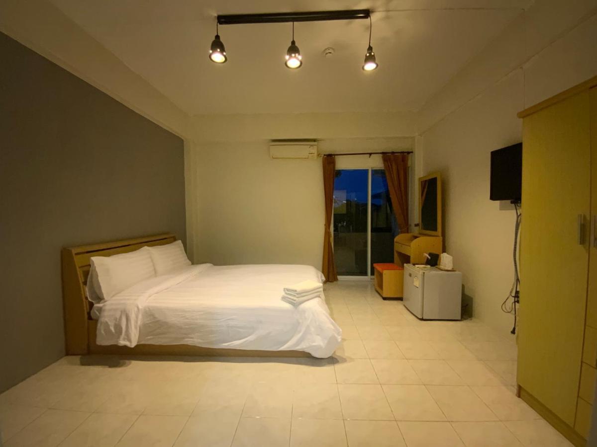 Uh Hostel Bangsaen Exteriör bild