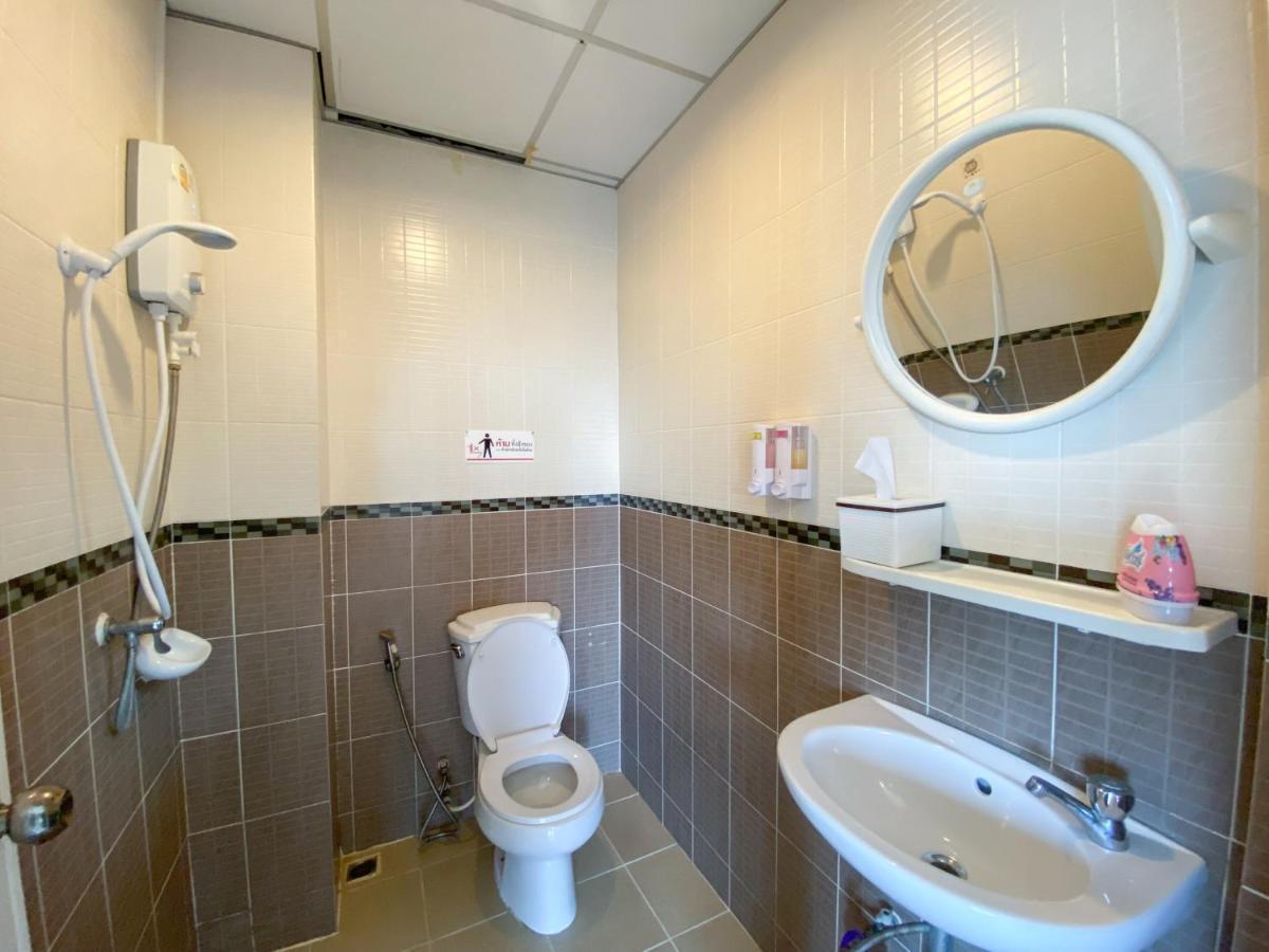 Uh Hostel Bangsaen Exteriör bild