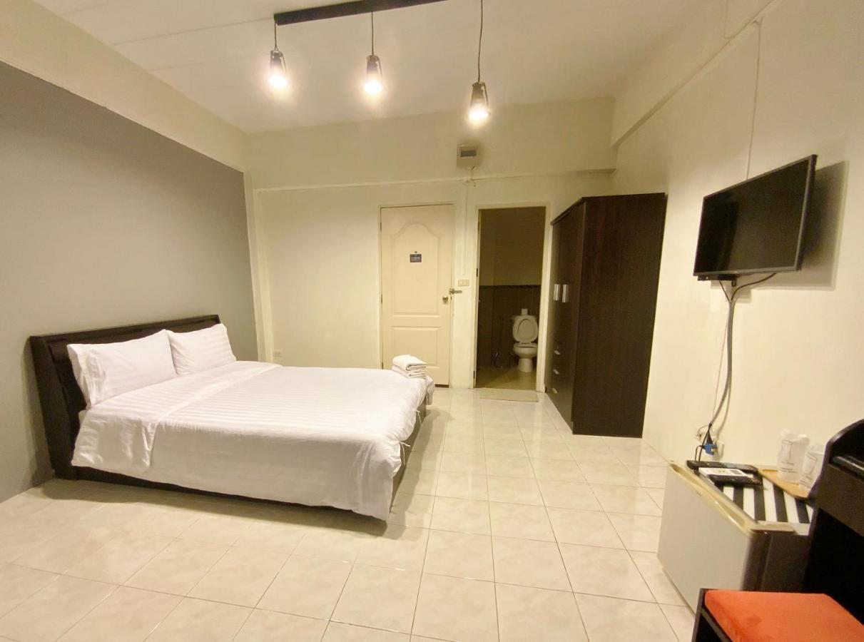 Uh Hostel Bangsaen Exteriör bild