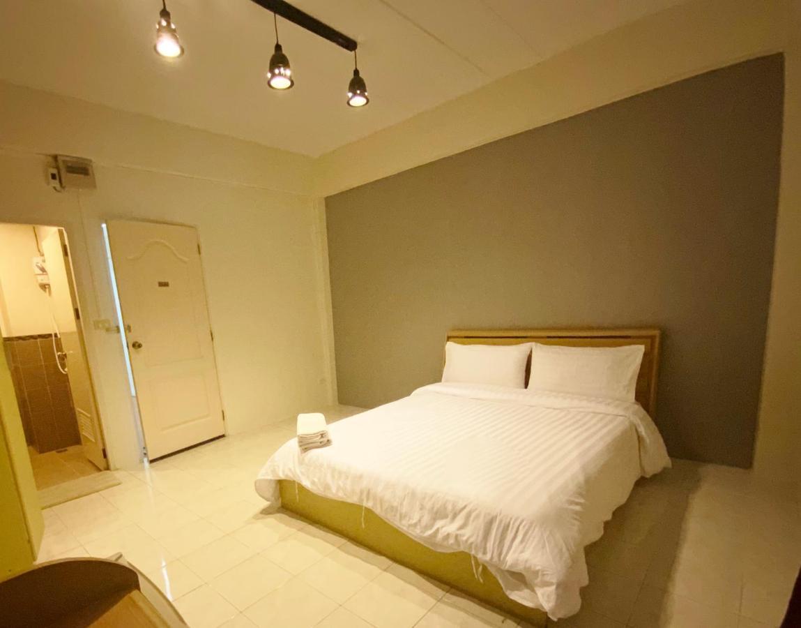 Uh Hostel Bangsaen Exteriör bild