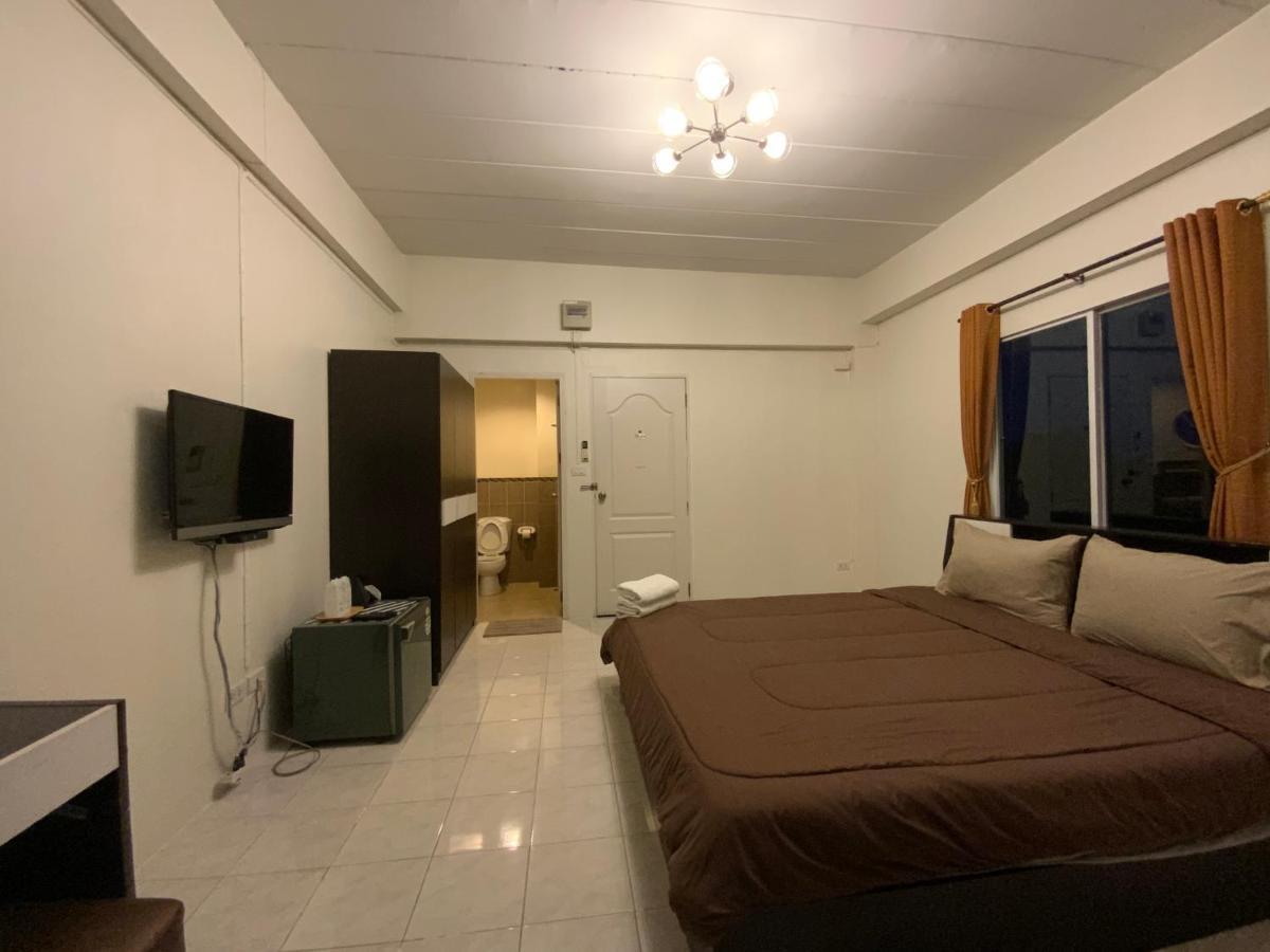 Uh Hostel Bangsaen Exteriör bild